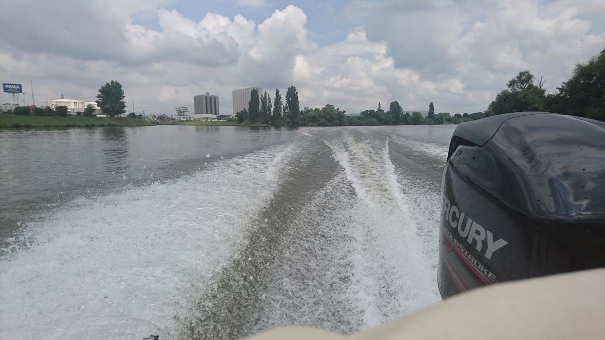 MS-Nautic Boot in Fahrt